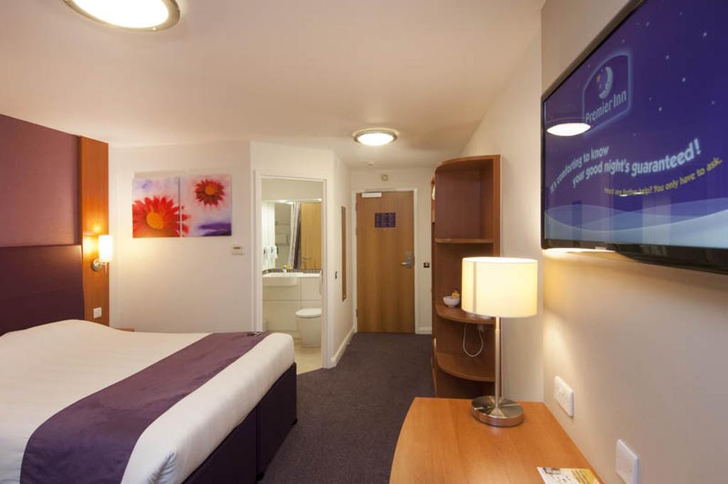 Premier Inn Hatfield エクステリア 写真