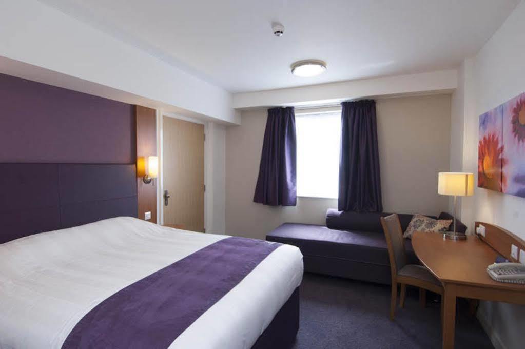 Premier Inn Hatfield エクステリア 写真